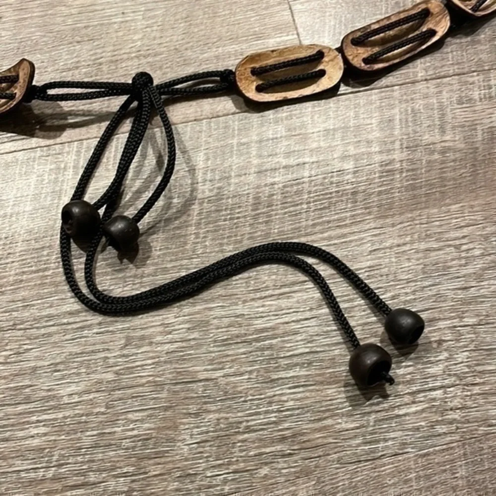 Brown/tan shell bead string Statement belt size 31-41”